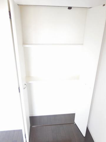 Other room space. Photo is the same property It will be another room