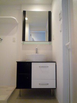 Washroom. Wash basin