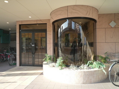 Building appearance. Entrance