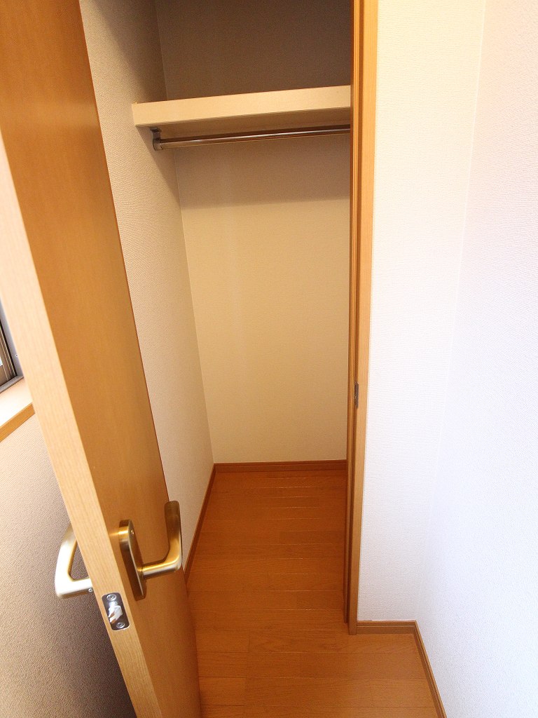 Receipt. closet Same building reference photo