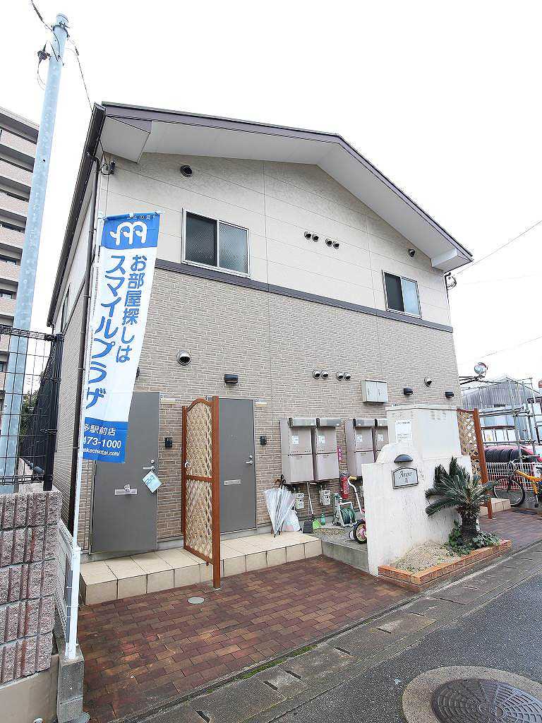 Building appearance. Initial cost split and card settlement is also possible without the interest rate fee.