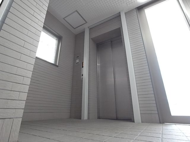 Entrance. Convenient with elevator.