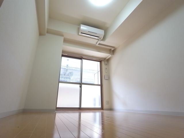 Living and room. Western-style a feeling of opening and high ceilings.