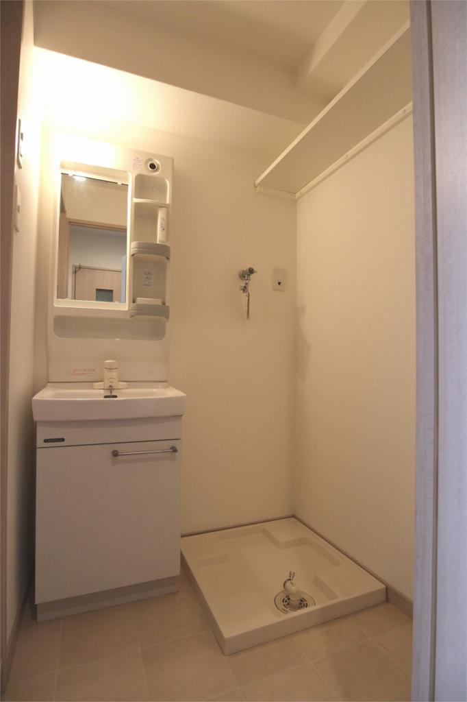 Washroom. Wash dressing room Another Room No. reference photograph