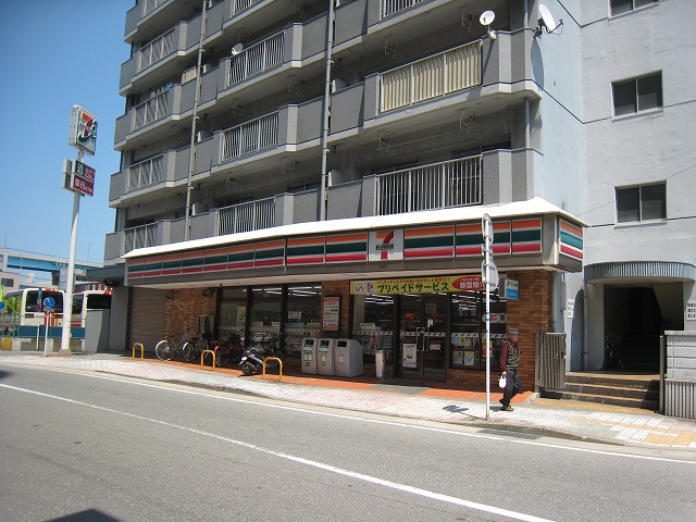 Convenience store. 80m until the Seven-Eleven (convenience store)