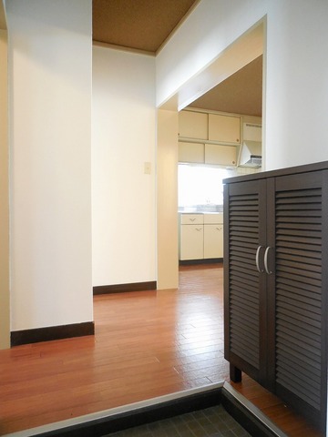 Other room space. Entrance storage