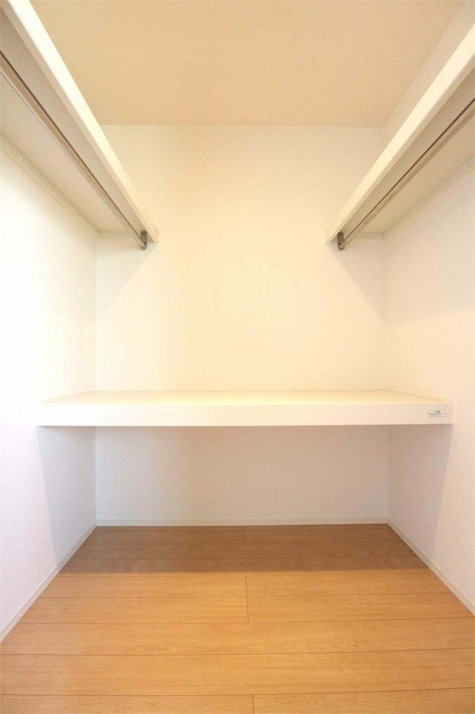 Receipt. Walk-in closet