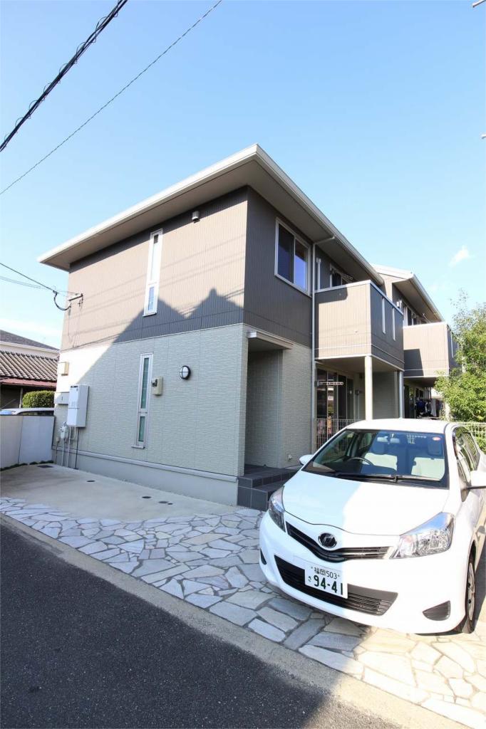 Building appearance. Initial cost split consultation possible without the interest rate fee