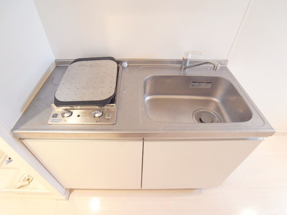 Kitchen. 2-neck with gas stove