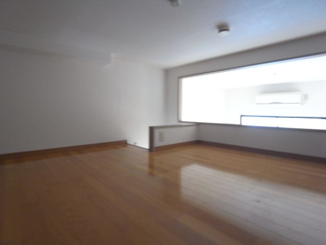 Other room space. loft