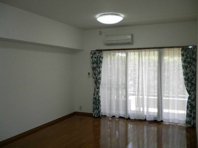 Other room space. Same type is an image.