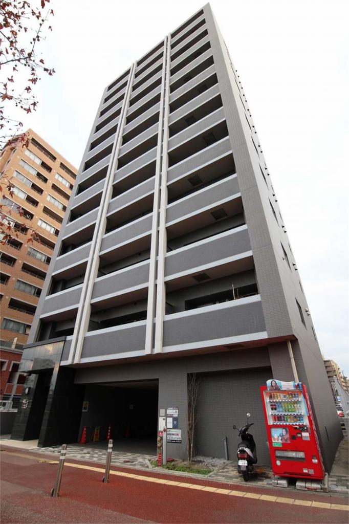 Building appearance. Initial cost split and card settlement possible.