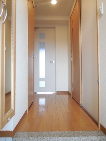 Other room space. Welcome to the bright entrance