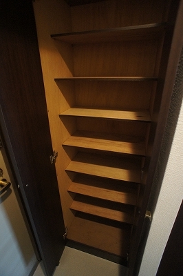 Entrance. Enhancement of the shoe box !!