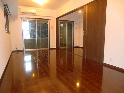 Living and room. ※ The same type separate room