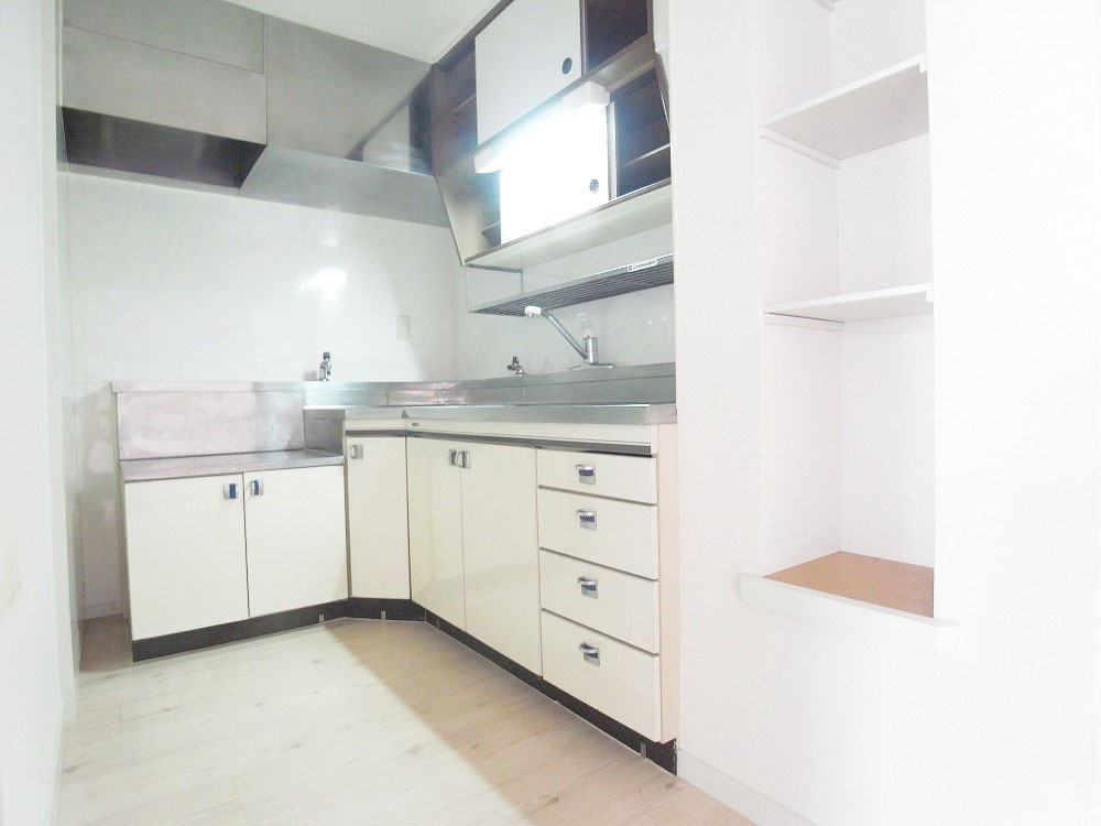 Kitchen. Gas stove installation Allowed