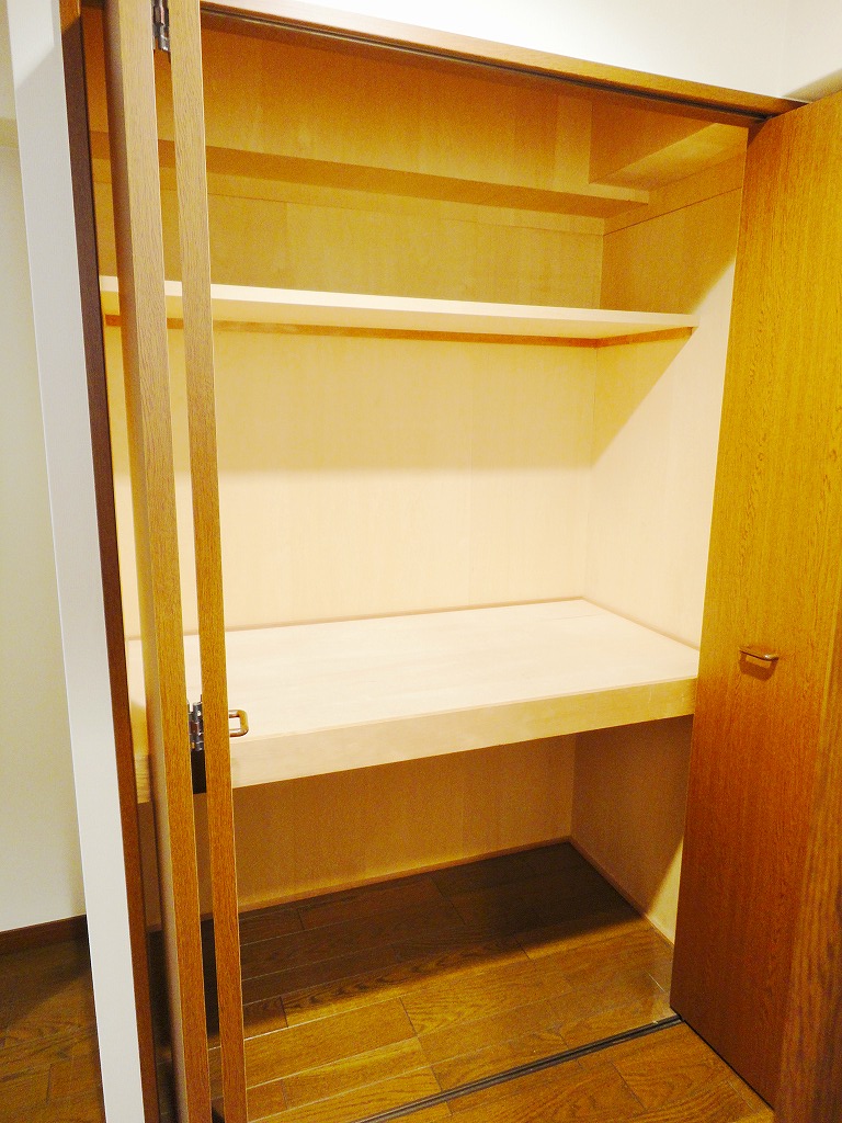 Receipt. Hallway storage