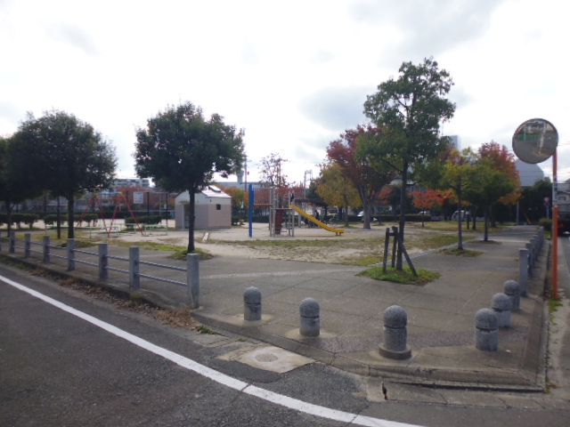 park. Naka 1358m until the No. 1 green space (park)