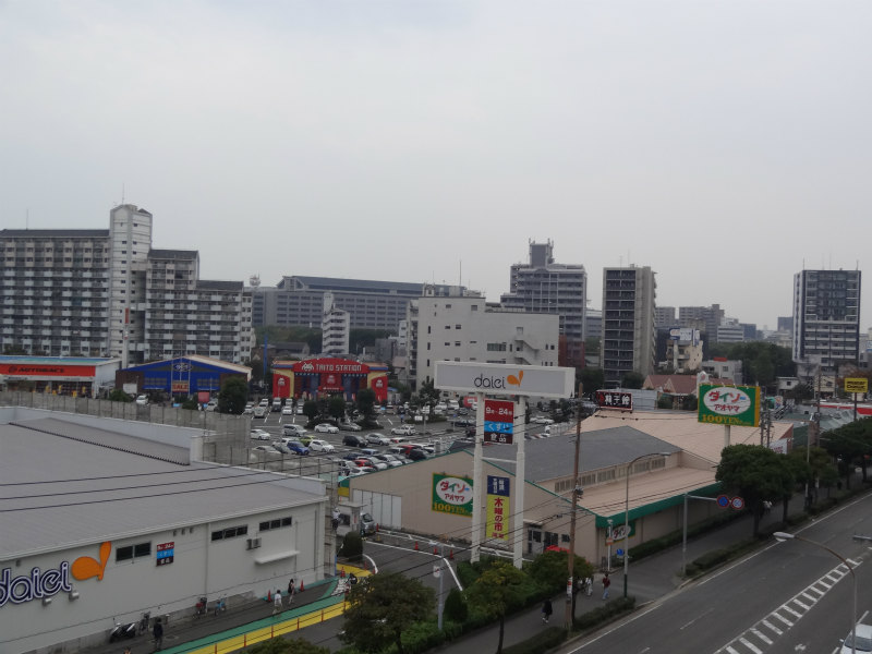 Shopping centre. Papillon 452m to Plaza (shopping center)