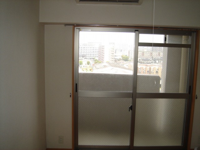 Other room space. Sunny