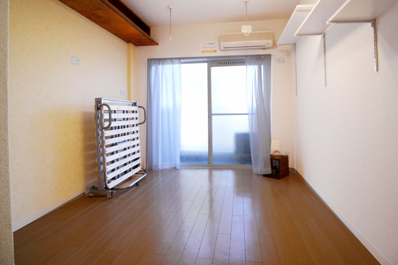 Living and room. Another room (image)