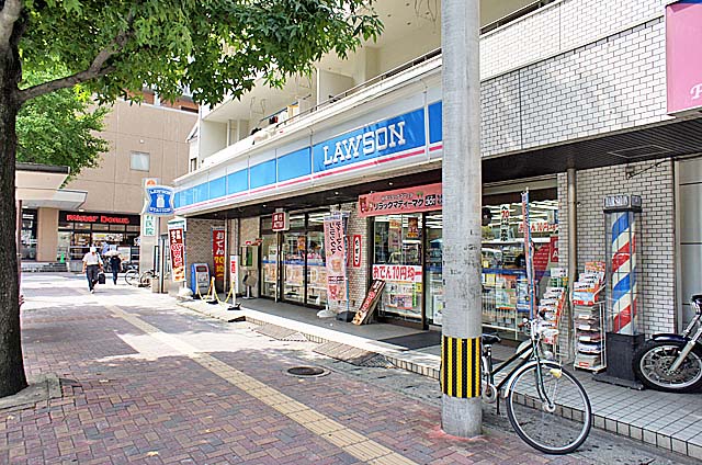 Convenience store. 200m to Lawson (convenience store)