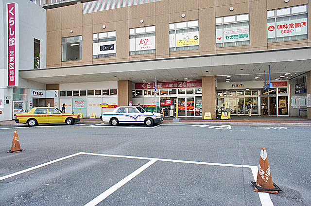 Supermarket. 300m to living Hall (super)