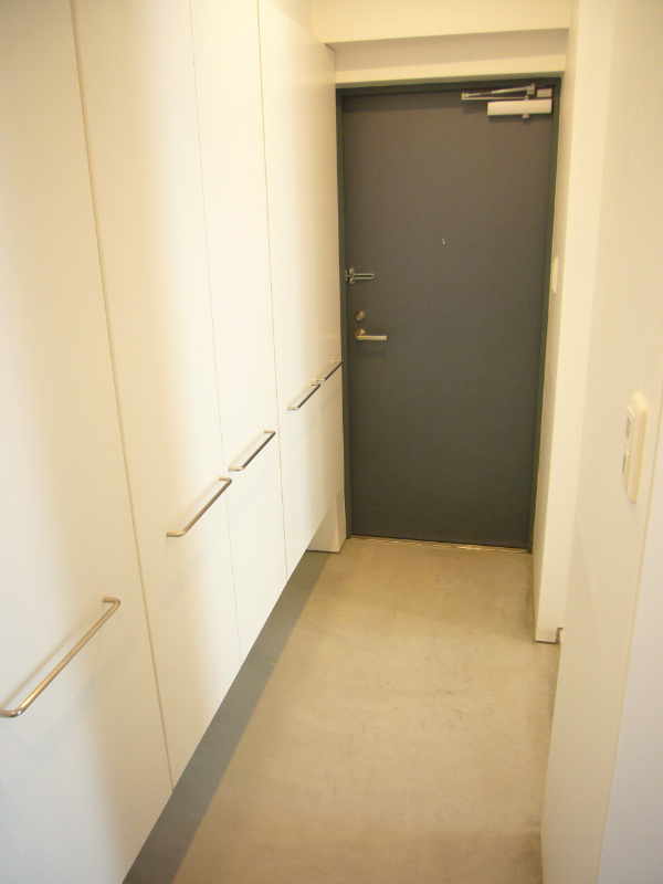 Entrance. All passage next to the storage!