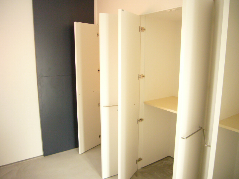 Receipt. Storage of wall-to-wall!