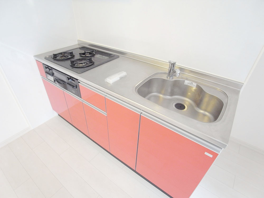 Kitchen. 3-neck gas stove ・ With grill