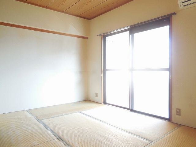 Living and room. Also day Plug in the Japanese-style room