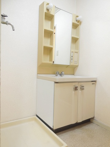 Other room space. Independence is a wash