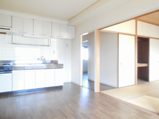 Living and room. Spacious living room