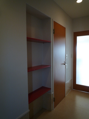 Entrance. Entrance storage