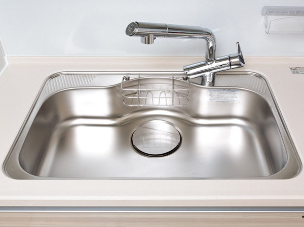 Kitchen.  [Low noise sink specification] To suppress the water wings sound and falling sound sink of low-noise specifications.  ※ There are individual differences in how to feel the sound.