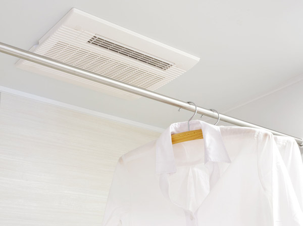 Bathing-wash room.  [Laundry pipe] For convenience, laundry pipe when hanging out the laundry you do not want to be seen on the outside of the day and rain.