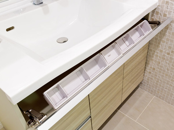 Bathing-wash room.  [Door pocket] Convenient door pocket to small storage, such as cosmetics. You can wash and remove sometimes dirty.