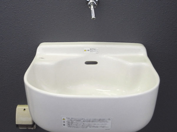 Other.  [Balcony slop sink] The slop sink a big success, such as gardening or sneakers wash, It was set up on the balcony.  ※ 12, 13F(M ~ R type, Same specifications)