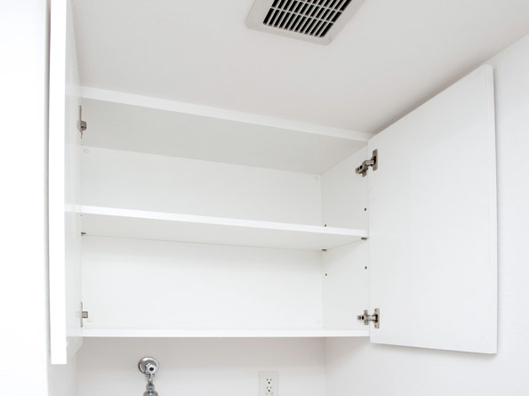 Bathing-wash room.  [Storage rack] Storage shelves of Laundry Area top. Also installed wall store in the wash room (same specifications)