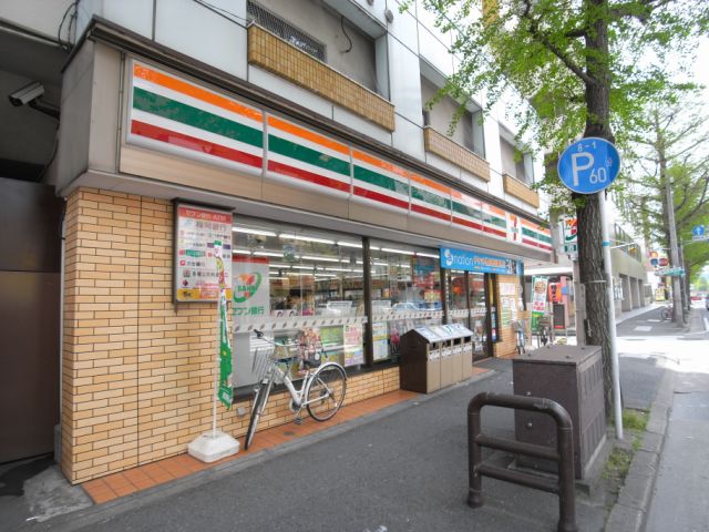 Convenience store. 620m to Seven-Eleven (convenience store)