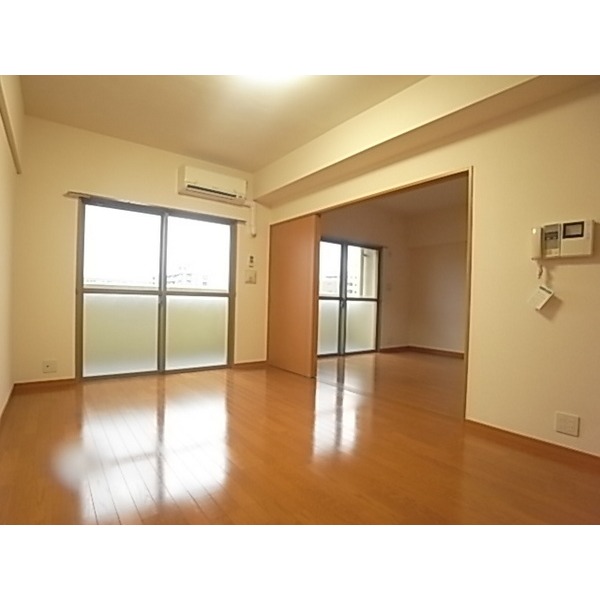 Living and room.  ※ It is a photograph of another room