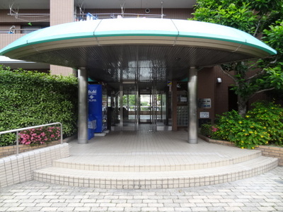 Building appearance. Entrance