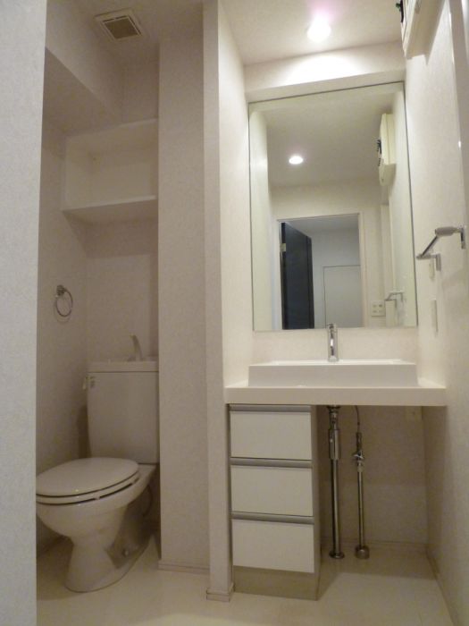 Washroom. Independent wash basin Another Room No. reference photograph