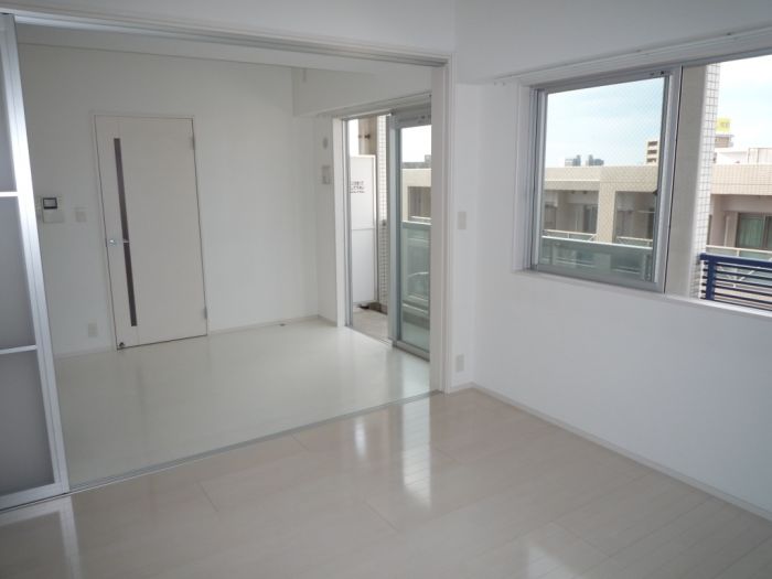 Living and room. Initial cost split and card settlement is also possible without the interest rate fee.