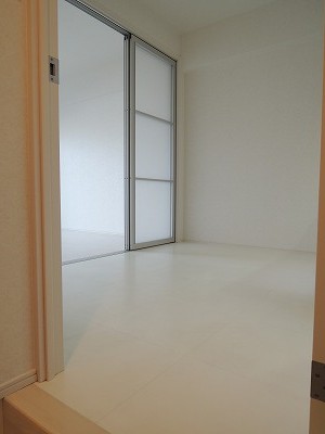 Entrance. Entrance Another Room No. reference photograph