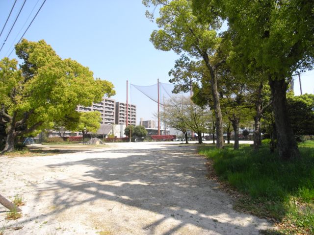 park. 80m to Minoshima park (park)