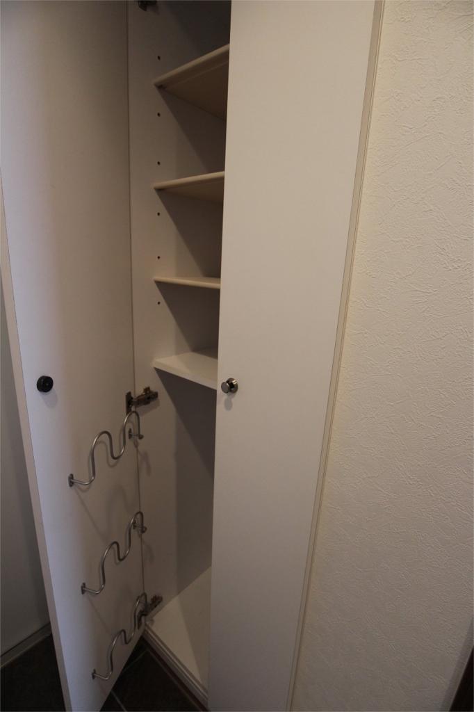 Entrance. Shoe box Same building reference photo