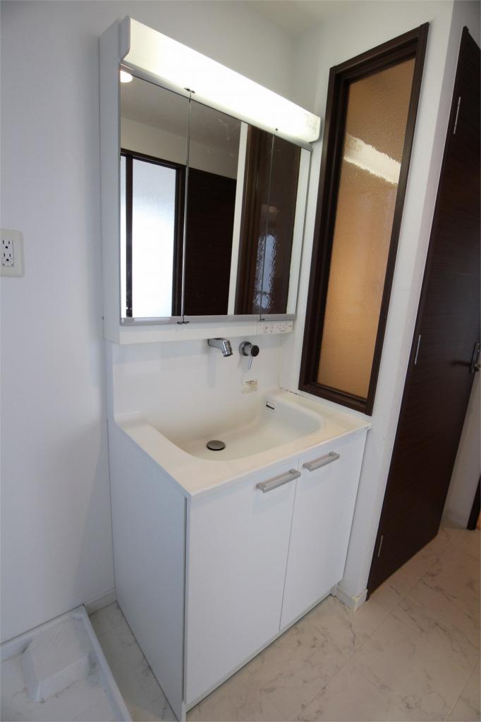 Washroom. Wash dressing room With windows with a feeling of opening Same building reference photo