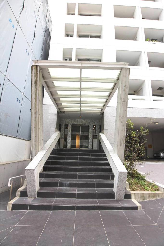 Building appearance. Initial cost may be divided and credit card settlement possible.