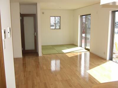 Same specifications photos (living). LDK and the Japanese-style room is Tsuzukiai (^. ^) / ~~~